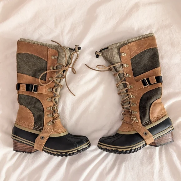 Sorel Conquest Carly Two-Tone Lace-Up Waterproof Tall Military Style Duck Boots - Picture 3 of 15